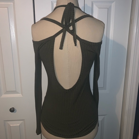 Olive green long sleeve ribbed v-neck top with strappy open back 🍃 - Picture 2 of 11